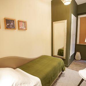 Holiday Thea & Residence